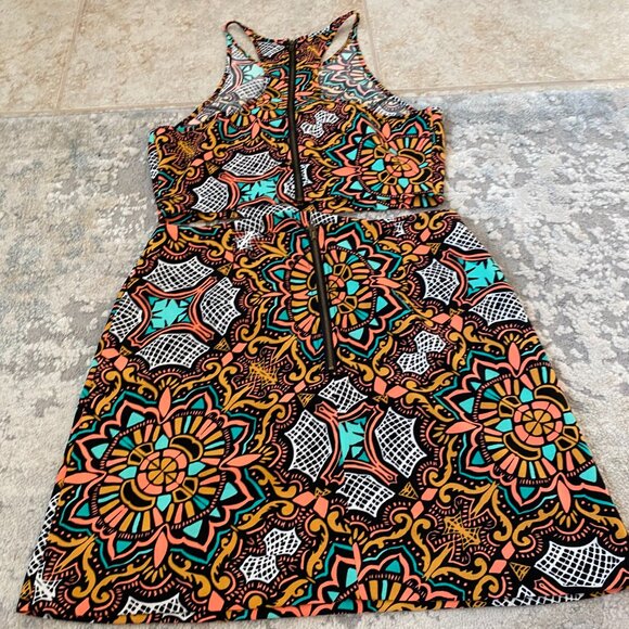 Patterned Set - Picture 2 of 6